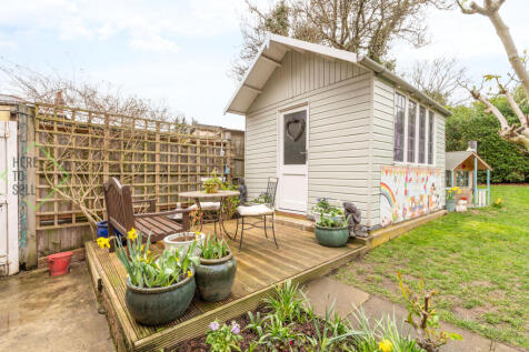 Berkshire Gardens, London, N13 6AA-1 (54)