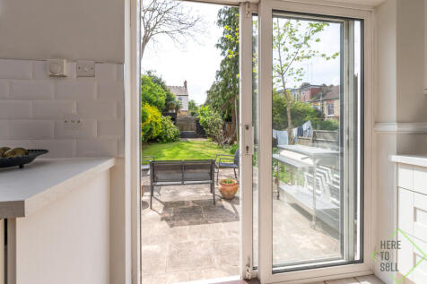 Brunswick Park Road, N11