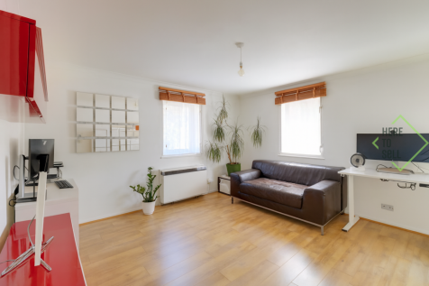 East Smithfield, London, E1W