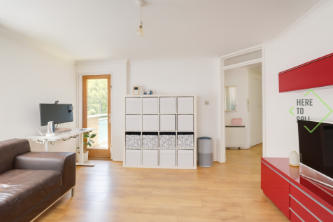 East Smithfield, London, E1W