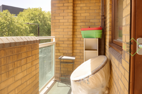 East Smithfield, London, E1W