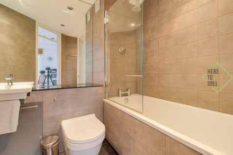 East Smithfield, London, E1W