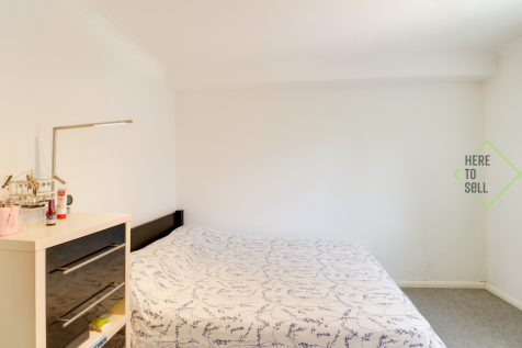 East Smithfield, London, E1W