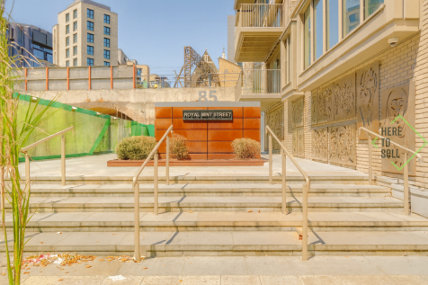 East Smithfield, London, E1W