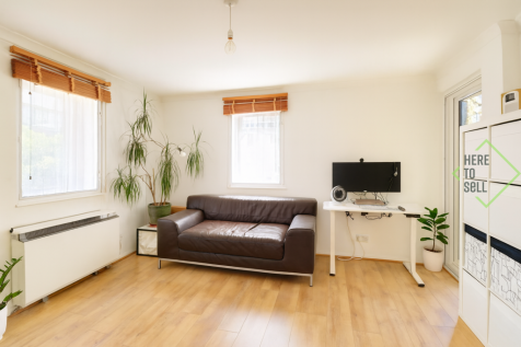 East Smithfield, London, E1W