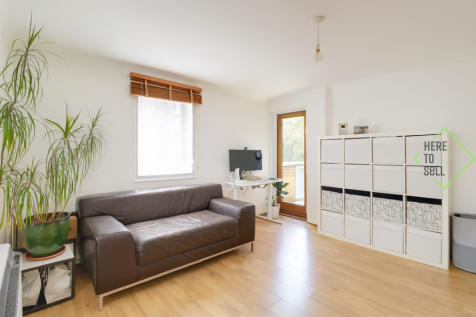 East Smithfield, London, E1W