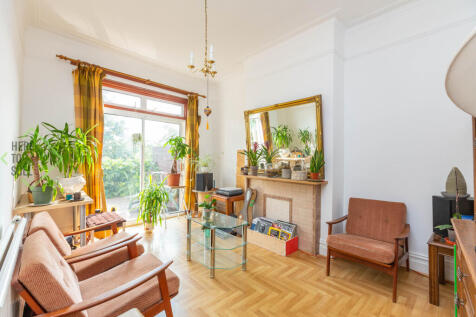 10 Hillside Avenue, N11 3DE-10