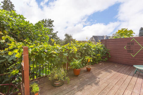 10 Hillside Avenue, N11 3DE-3