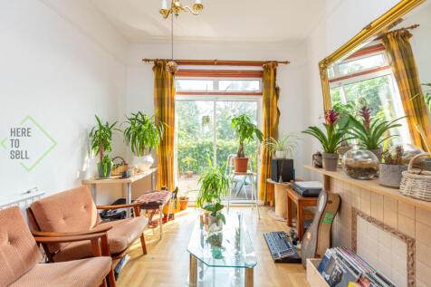 10 Hillside Avenue, N11 3DE-11