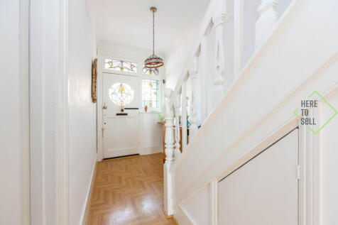 10 Hillside Avenue, N11 3DE-12