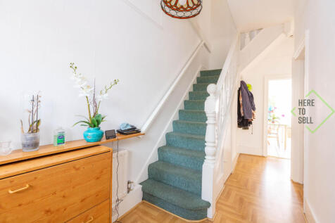 10 Hillside Avenue, N11 3DE-13