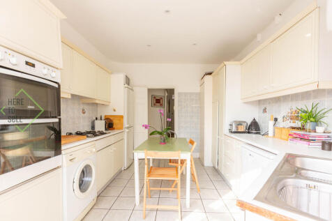 10 Hillside Avenue, N11 3DE-17