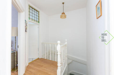 10 Hillside Avenue, N11 3DE-19