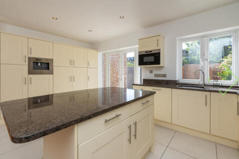 77 Warwick Road N11 2SP-27