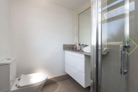 77 Warwick Road N11 2SP-1