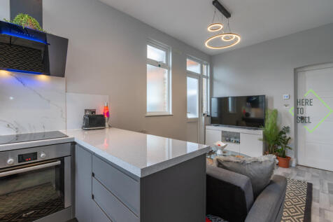 28 Sketty Road EN1 3SE-21