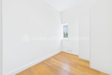 CAM04401G0-PR0046-STILL002.jpg