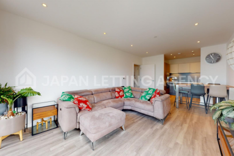 Livingroom1-2_Watermarked.png