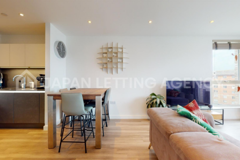 Livingroom1-4_Watermarked.png