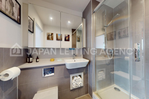 Bathroom2-2_Watermarked.png