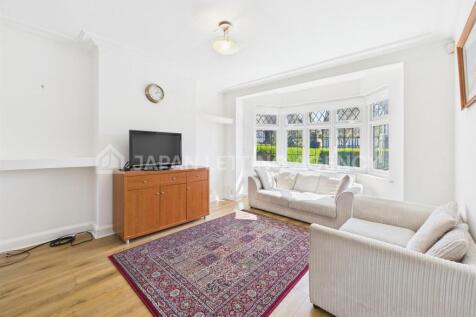 CAM04401G0-PR0055-STILL003.jpg