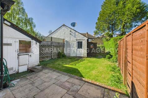 CAM04401G0-PR0055-STILL010.jpg