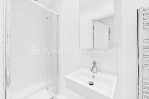 CAM04401G0-PR0062-STILL006.jpg