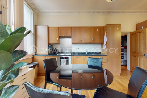 Livingroom 1-8_Watermarked.png