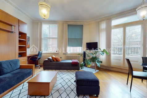 Livingroom 1-2_Watermarked.png