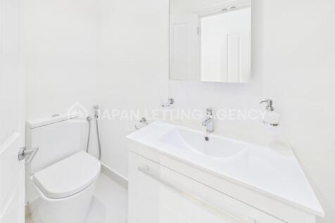 CAM04401G0-PR0063-STILL006.jpg