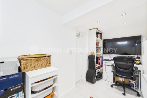 CAM04401G0-PR0066-STILL003.jpg