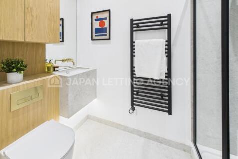 CAM04401G0-PR0070-STILL017.jpg