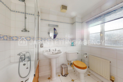 Bathroom 1-2_watermarkted.png