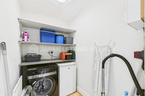 CAM04401G0-PR0073-STILL008.jpg