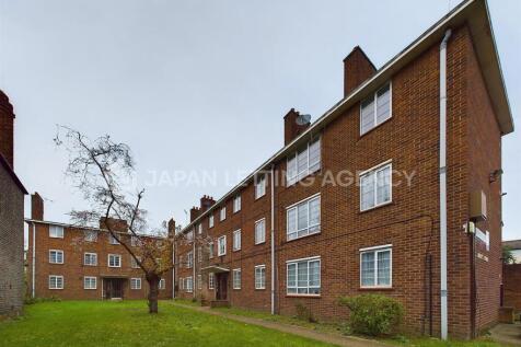 CAM04401G0-PR0025-STILL007.jpg