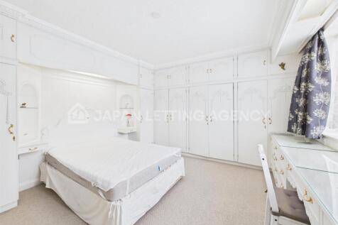 CAM04401G0-PR0084-STILL012.jpg