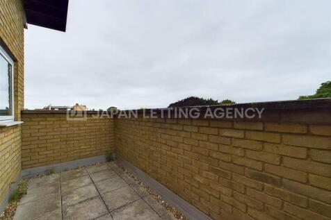 CAM02206G0-PR0105-STILL012.jpg