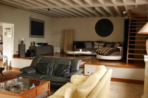 Lounge 1 &amp; 2