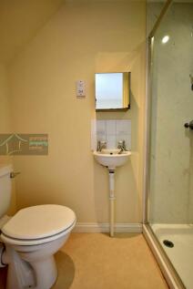 en-suite bed 2
