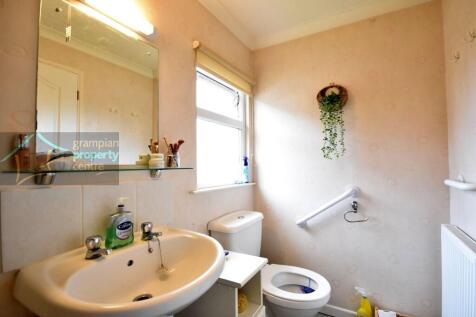 en-suite 2 .JPG