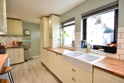 kitchen 2 .JPG
