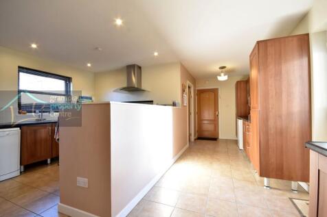 kitchen 2 .JPG
