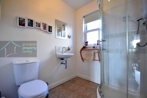 ground floor shower.JPG