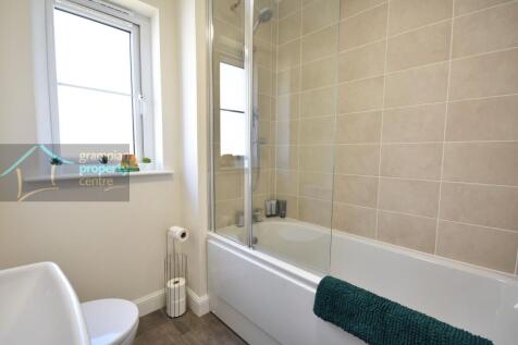 bathroom .JPG