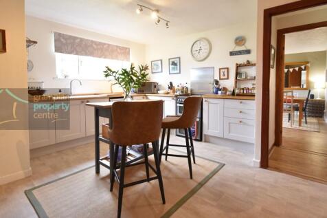 Kitchen 2.JPG