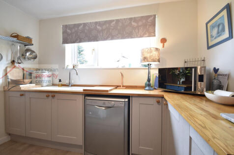 Kitchen 3.JPG