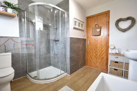 Bathroom 3rd.JPG