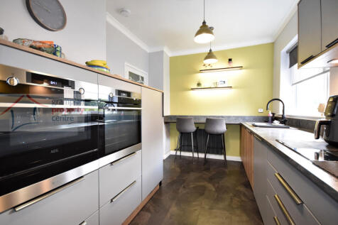Kitchen 2.JPG