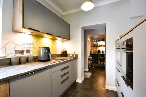 Kitchen 4.JPG