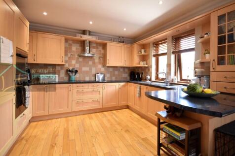 Kitchen 3 .JPG